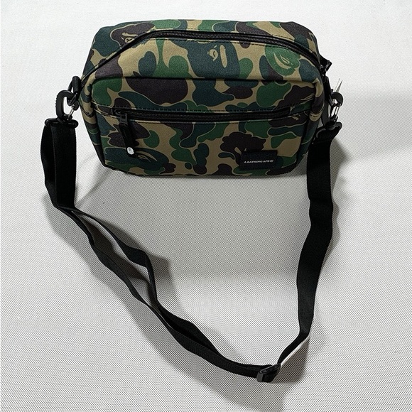 Stylish Camo Messenger Bag - Picture 6 of 7